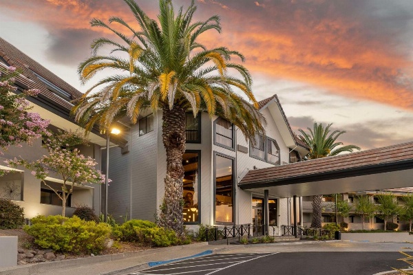 Best Western Plus Novato Oaks Inn image 1